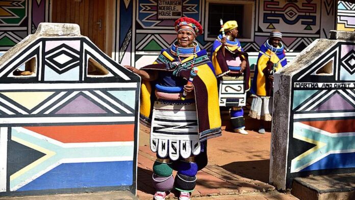 femmes artistes Ndebele