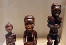 La gestuelle kôngo révélée Statuettes Kongo