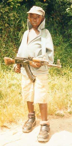 Un enfant soldat Un enfant soldat
