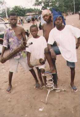 Les enfants et leurs instruments de musique Les enfants et leurs instruments de musique