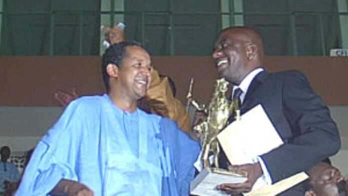 Zola Maseko (droite) et le lauréat 2003 mauritanien Abderhamane Sissako