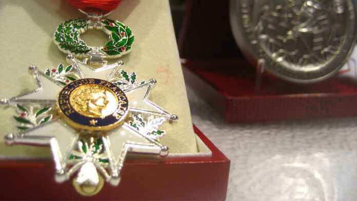 Médaille de chevalier de la Légion d'honneur © Sunny Ripert