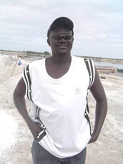Madiop Dieng. Profession : ramasseur de sel Madiop Dieng. Profession : ramasseur de sel