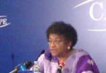 Ellen Johnson Sirleaf : « Nous devons nous prendre en charge. » Ellen Johnson Sirleaf : « Nous devons nous prendre en charge. »