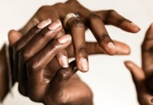 Ces femmes qui militent pour la polygamie au Sénégal Plusieurs mains