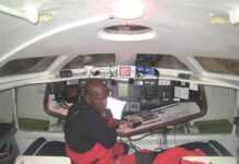 Philippe Fiston sur la Route du Rhum 2006 Philippe Fiston dans la cabine de son bateau