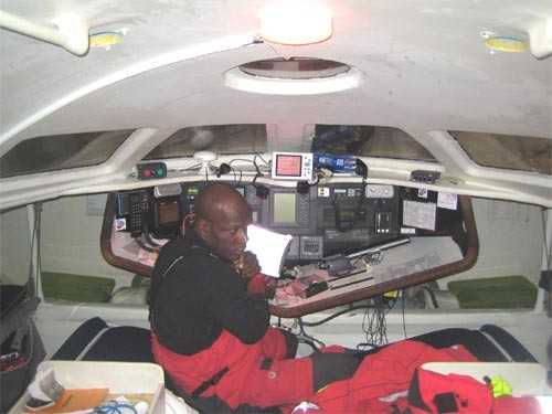 Philippe Fiston dans la cabine de son bateau Philippe Fiston dans la cabine de son bateau