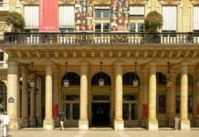 « Bòdlanmou pa lwen », une pièce en créole à la Comédie française Façade de la Comédie Française