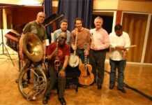 Manu Dibango, la vie côté bonheur Manu Dibango et ses musiciens