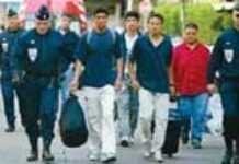 350 000 sans-papiers algériens en France 350 000 sans-papiers algériens en France