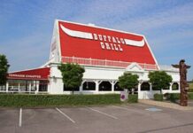 Traitement à deux vitesses pour les sans-papiers de Buffalo Grill Buffalo Grill