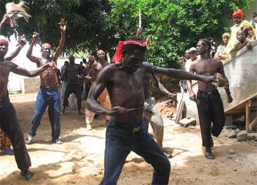 Danseurs de couteaux du Togo