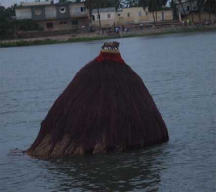 le "Kélé Gbéto" marchant sur l'eau