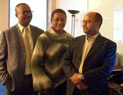 De gauche à droite, Helder Dias dos Santos, Fernanda Teresa Manuela et Manuel António da Silva De gauche à droite, Helder Dias dos Santos, Fernanda Teresa Manuela et Manuel António da Silva