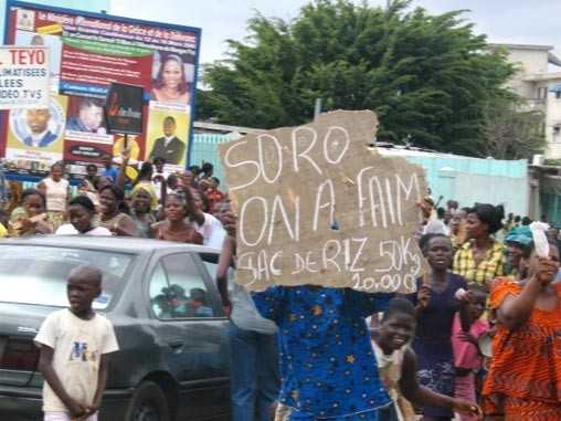 Les femmes manifestants à Yop et Cocody