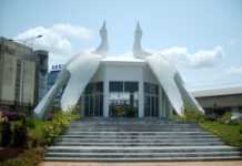 LeonMmbacentre2.jpg
