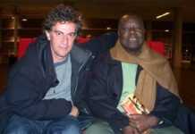 Jean-Stephane Sauvaire et Emmanuel Dongala lors de l'avant-première parisienne de "Johnny Mad Dog" le 24 novembre 2008