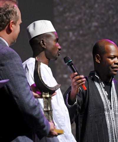 Mahamane Garba Touré (en blanc), à Bruxelles le 20 octobre dernier, lors de la remise des prix Harubuntu Mahamane Garba Touré (en blanc), à Bruxelles le 20 octobre dernier, lors de la remise des prix Harubuntu
