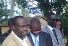 Thione Niang : un Américain à Paris Dogad Dogui (en beige) et Thione Niang (en gris) à la Garden party de la diversité le 12 juillet dernier