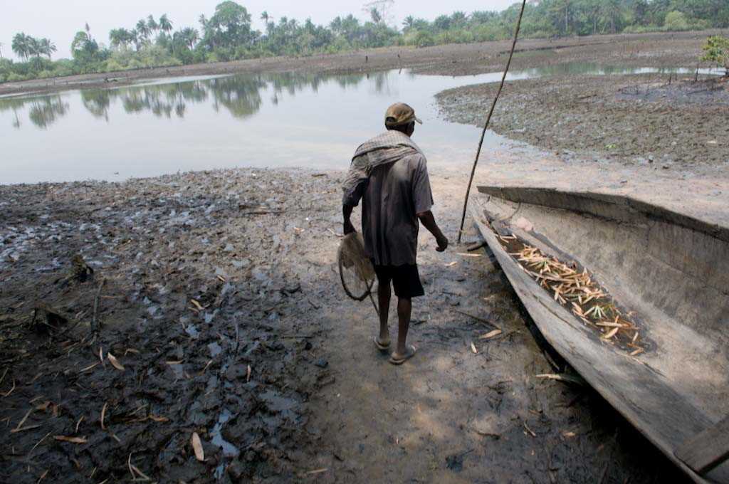 A_fisherman_with_his_canoe_in_Goi_c_Kadir_van_LohuizenNOOR_web.jpg A_fisherman_with_his_canoe_in_Goi_c_Kadir_van_LohuizenNOOR_web.jpg