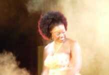 Le Mali défile au Fima Oumou Sangare