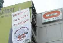 Sans-papiers : des régularisations en trompe-l’oeil en France Occupation lundi du chantier de la tour First (la Défense), vitrine de Bouygues