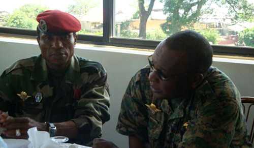 Photo : Moussa Dadis Camara et Sékouba Konaté / Par Franck Salin, le 3 octobre 2009 à Conakry, Guinée