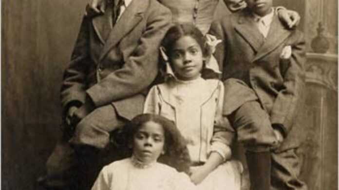 Ida-B-Wells-_and_-family.jpg