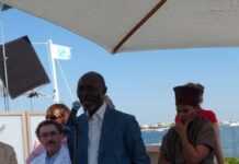 Charles Mensah, président du Fepaci, annonçant le lancement du Fonds panafricain d'aide au cinéma sur le pavillon "Cinémas du monde" à Cannes le 20 mai 2010