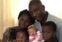Bébé blanc, parents noirs Nmachi, "beauté de dieu", est née blanche de parents noirs