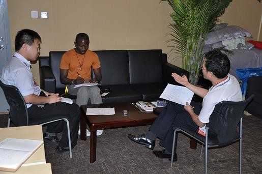 Akpehou Djonda avec M. Chen Jintian Akpehou Djonda avec M. Chen Jintian