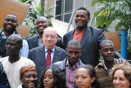 Hervé Bourges parmi les journalistes d'AFRIK.TV Hervé Bourges parmi les journalistes d'AFRIK.TV