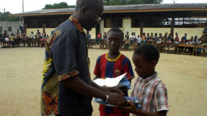 tortue-enfants-Gabon1.jpg