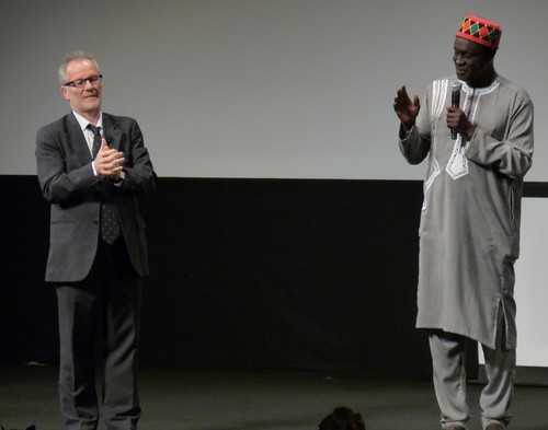 Moussa Touré, à droite, et Thierry Frémaux, délégué général du Festival de Cannes le 20 mai lors de la présentation du film