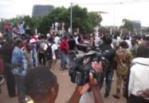 Gabon : matraques et gaz lacrymogène pour disperser les manifestants Gabon : matraques et gaz lacrymogène pour disperser les manifestants