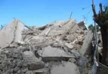 Guinée : un immeuble s’effondre et emprisonne trois personnes dans les décombres Guinée : un immeuble s’effondre et emprisonne trois personnes dans les décombres