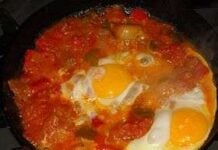 Chakchouka aux merguez et aux œufs Chakchouka aux merguez et aux œufs