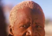 Portrait d’un Himba de Namibie Portrait d’un Himba de Namibie