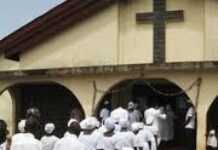 Mon Dieu, protégez-nous de vos prêtres Mon Dieu, protégez-nous de vos prêtres