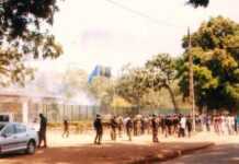 Centrafrique : violentes manifestations devant l’ambassade de France à Bangui Centrafrique : violentes manifestations devant l’ambassade de France à Bangui