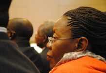 attentive_aux_propos_d_herve_bourges_marie-claire_nana_directrice_generale_de_cameroun_tribune.jpg