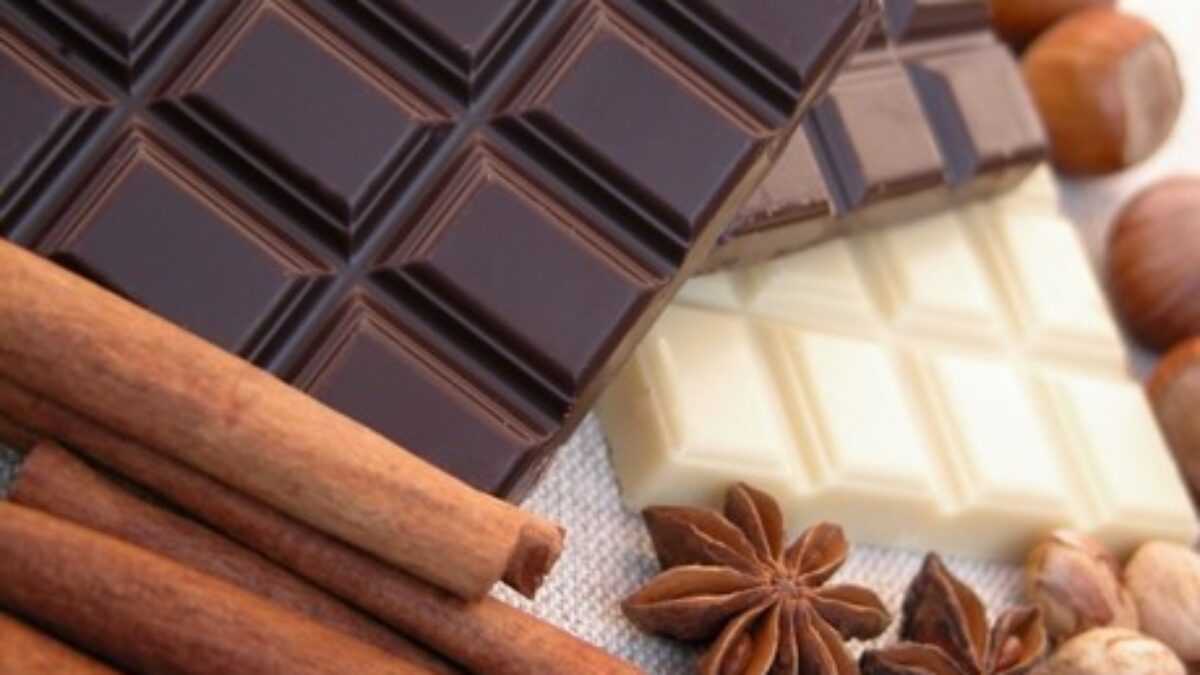 Молочный шоколад. Разнообразие шоколада. Плитка шоколада.