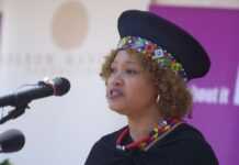 Zindzi Mandela : « Mon père va bien. C’est un combattant » Zindzi Mandela : « Mon père va bien. C’est un combattant »