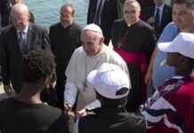 A Lampedusa, le pape François s’émeut face aux migrants africains