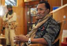 Sénégal : « Idriss Déby a versé 2 milliards FCFA pour faire arrêter Habré » deby625.jpg