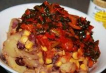 Haricots, maïs sucré, et pommes de terre aux épinards Haricots, maïs sucré, et pommes de terre aux épinards