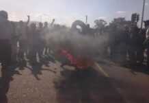 Afrique du Sud : émeutes contre la misère à Soweto Afrique du Sud : émeutes contre la misère à Soweto