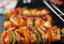 Brochettes de porc aux bananes plantains