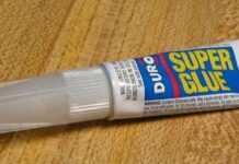 Elle arrache les testicules de son fils et tente de les recoller avec de la glue