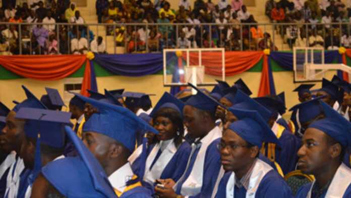 La spectaculaire remise des diplômes... 2013